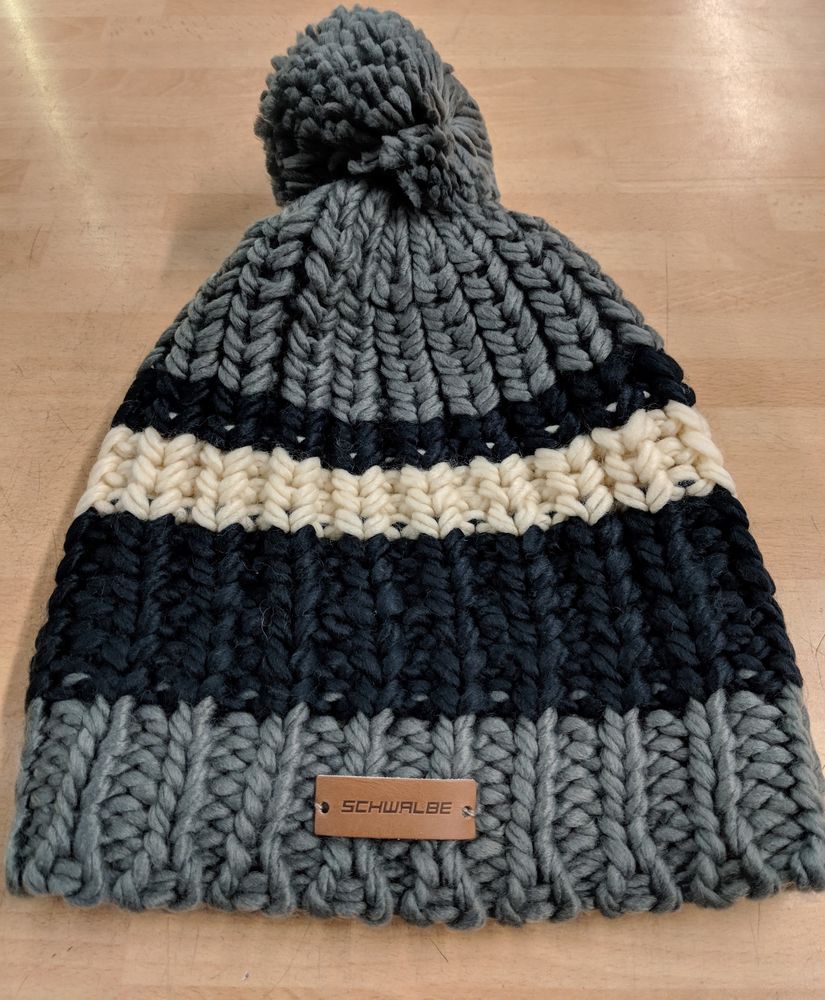 saracens bobble hat