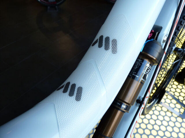 Ams xl top frame protection